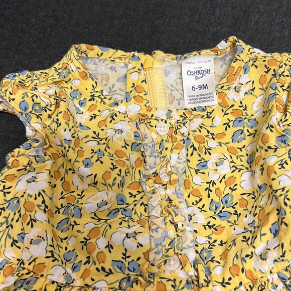 Oshkosh 6-9 months - Picture 2 of 3